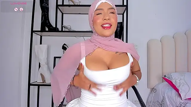 Amira-Zahra online show from 07-22-26, 10:45