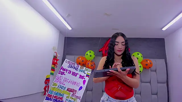 Snapshot of Sarita_Ass chatting on 06-17-26, 04:48 Sarita Ass online show from 06-17-26, 04:48