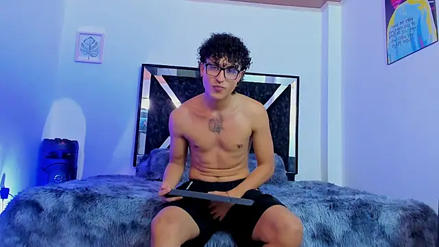 Snapshot of eliasferragamo chatting on 11-27-25, 08:11 eliasferragamo online show from 11-27-25, 08:11