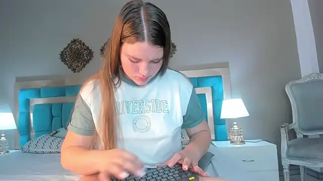 LiiaVelvet online show from 12-18-25, 04:35