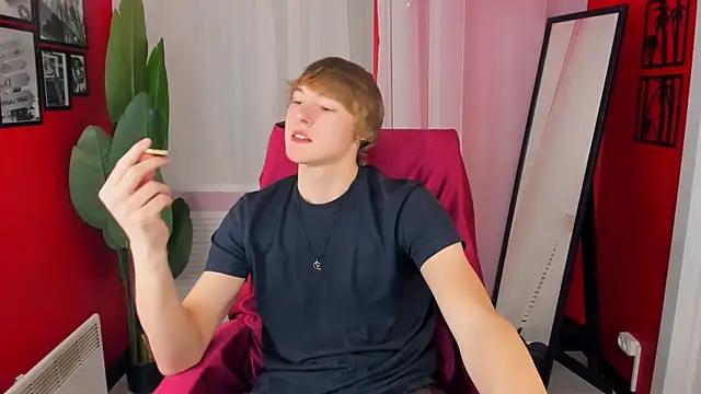 Snapshot of DonaldWoon chatting on 11-24-25, 03:45 DonaldWoon online show from 11-24-25, 03:45