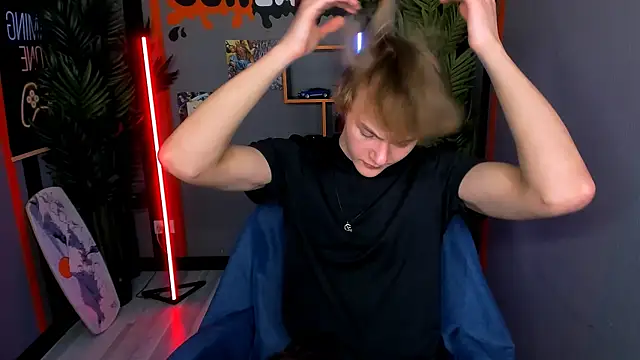 Snapshot of DonaldWoon chatting on 11-25-25, 10:37 DonaldWoon online show from 11-25-25, 10:37