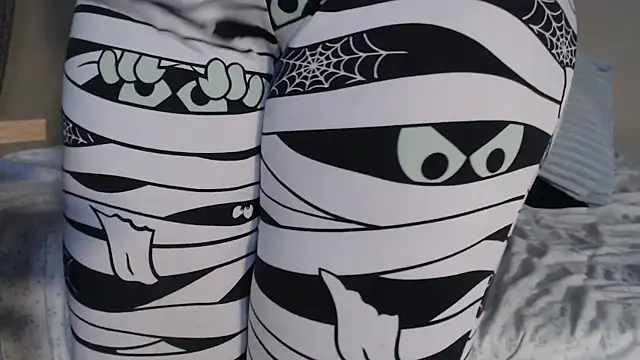 Snapshot of somemoreex1 chatting on 12-01-25, 04:34 somemoreex1 online show from 12-01-25, 04:34