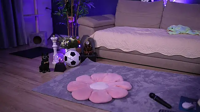 Snapshot of AlessiaDebbie chatting on 07-06-26, 08:11 AlessiaDebbie online show from 07-06-26, 08:11