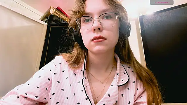 Snapshot of LouettaTornese chatting on 11-24-25, 01:00 LouettaTornese online show from 11-24-25, 01:00