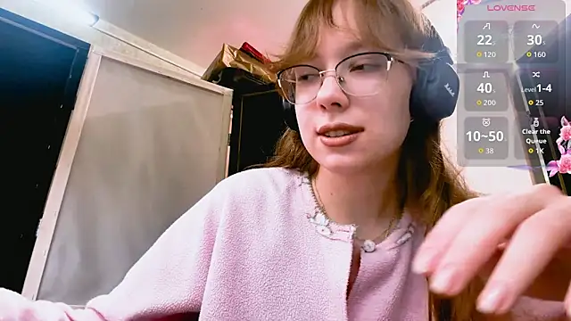 Snapshot of LouettaTornese chatting on 11-28-25, 08:17 LouettaTornese online show from 11-28-25, 08:17