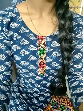 Snapshot of Roja__ chatting on 11-28-25, 09:56 Roja online show from 11-28-25, 09:56