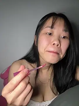 Snapshot of Kiee-lee chatting on 12-20-25, 04:36 Kiee-lee online show from 12-20-25, 04:36