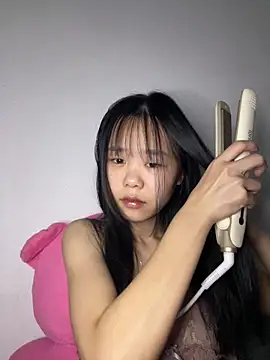 Snapshot of Kiee-lee chatting on 12-22-25, 01:52 Kiee-lee online show from 12-22-25, 01:52