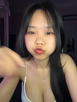 Snapshot of Kiee-lee chatting on 06-14-26, 05:37 Kiee-lee online show from 06-14-26, 05:37