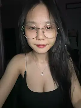 Snapshot of Kiee-lee chatting on 07-12-26, 04:42 Kiee-lee online show from 07-12-26, 04:42