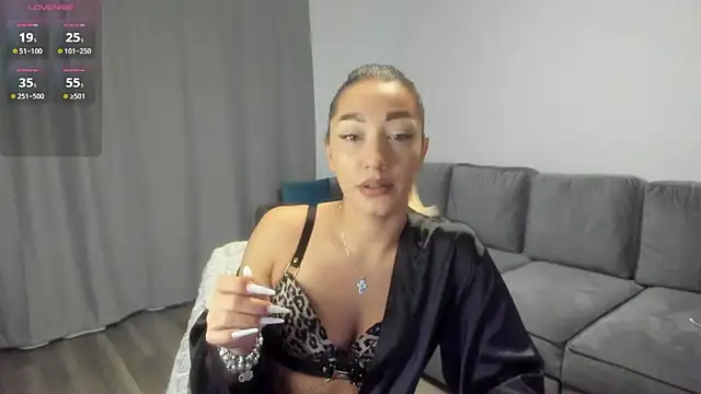 rossana doll online show from 01-12-26, 07:02