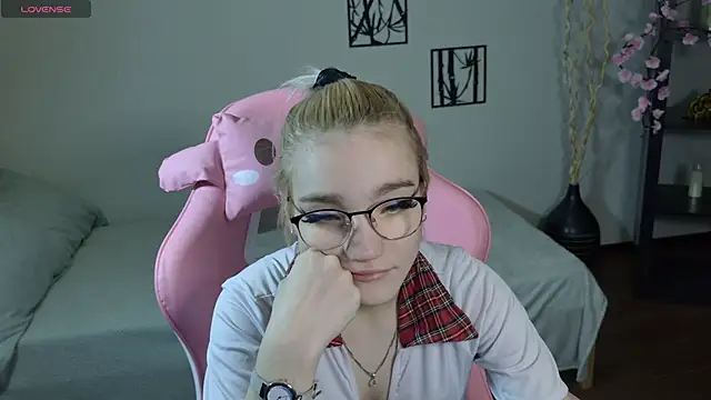 Megan Lora online show from 01-10-26, 01:07