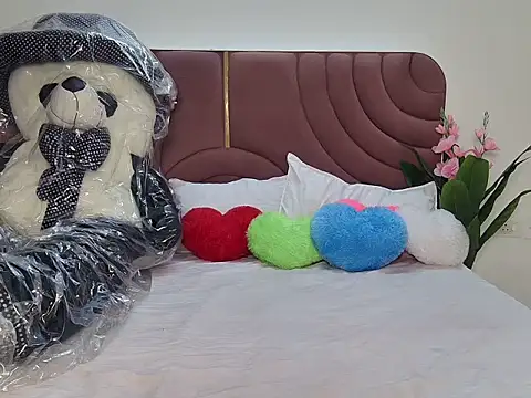 Snapshot of Husan-e-Jasmine chatting on 02-19-26, 04:25 Husan-e-Jasmine online show from 02-19-26, 04:25