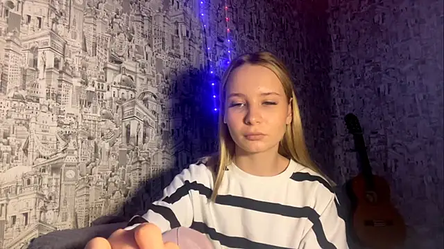 Snapshot of SophieLorein chatting on 11-26-25, 10:27 SophieLorein online show from 11-26-25, 10:27