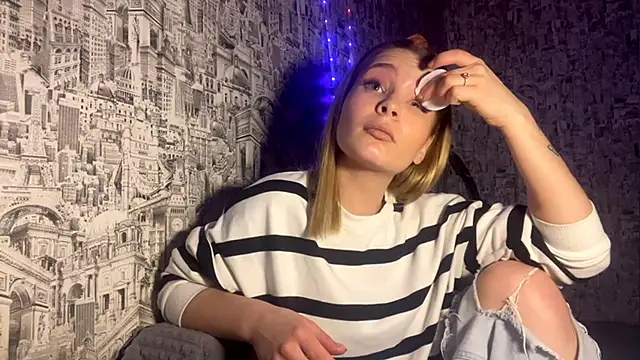 Snapshot of SophieLorein chatting on 11-30-25, 10:08 SophieLorein online show from 11-30-25, 10:08