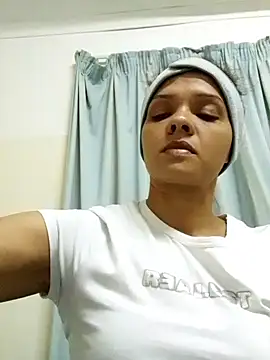 Snapshot of Cadence28 chatting on 02-08-26, 08:18 Cadence28 online show from 02-08-26, 08:18