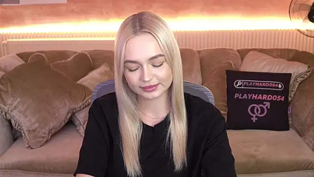 Ulianna Meow online show from 11-25-25, 07:03