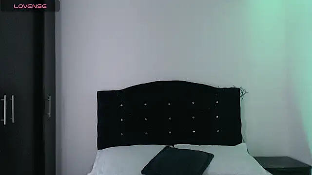 Snapshot of Alice_Sinclair_ chatting on 02-13-26, 05:09 Alice Sinclair online show from 02-13-26, 05:09