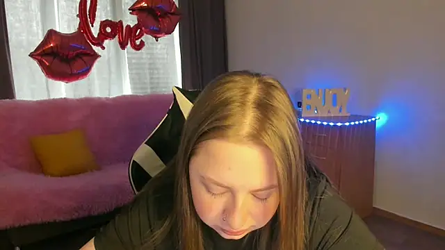 GirlPlayer online show from 05-17-26, 01:25
