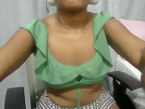 Snapshot of Cherrydollx chatting on 04-12-26, 08:47 Cherrydollx online show from 04-12-26, 08:47