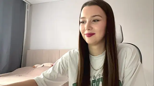 Snapshot of Annie_SmiIe chatting on 11-21-25, 06:23 Annie SmiIe online show from 11-21-25, 06:23