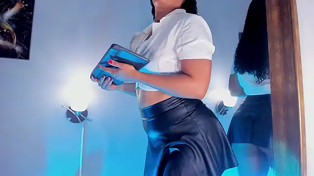 Cami Ortiiz online show from 11-27-25, 12:18