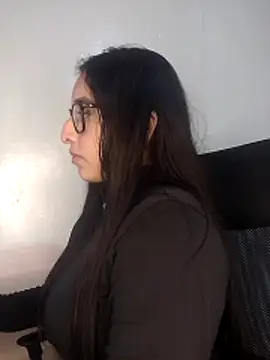 kira-stormm online show from 05-25-26, 10:16