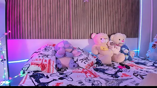 Hayley-Fox online show from 12-14-25, 01:44