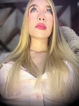 valeryfox   online show from 03-21-26, 12:59