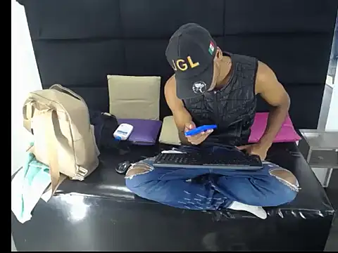 Straight latinX online show from 11-29-25, 03:20