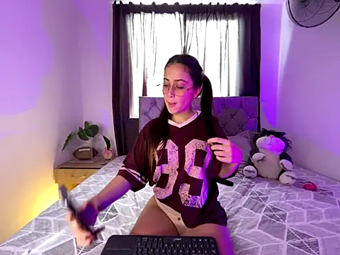 SophieeMoore online show from 12-19-25, 06:59