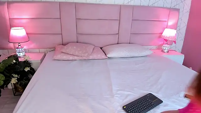 VictoriaLasse online show from 04-15-26, 01:51