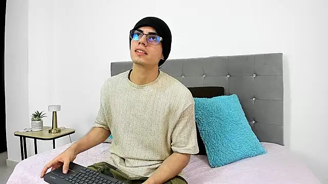 eren jeager online show from 01-07-26, 08:11