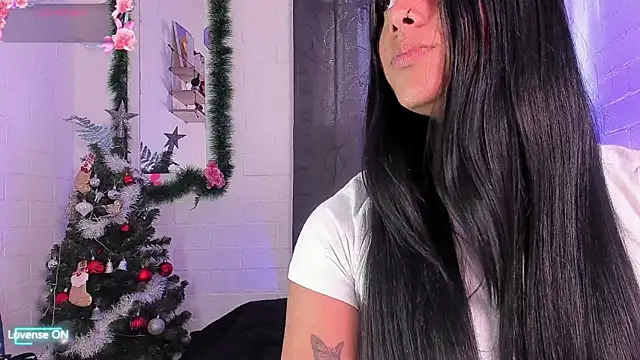 Snapshot of Cristal_dark chatting on 12-19-25, 09:33 Cristal dark online show from 12-19-25, 09:33