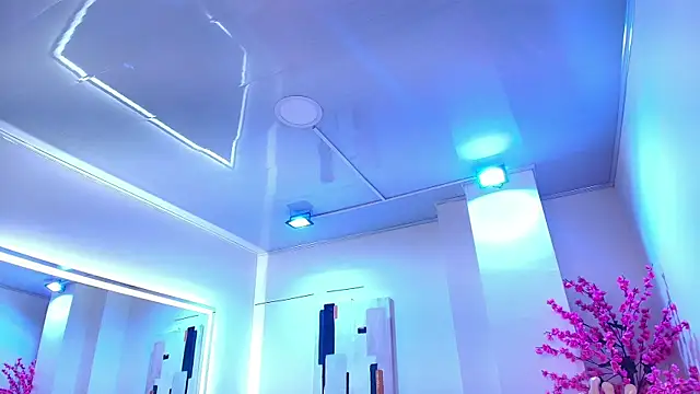 Emily andrews online show from 04-11-26, 07:18