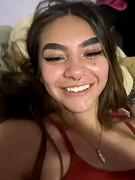 Snapshot of Yunaraa chatting on 11-26-25, 03:29 Yunaraa online show from 11-26-25, 03:29