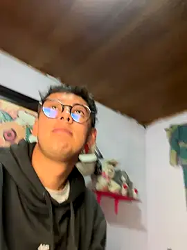 Snapshot of Yunaraa chatting on 11-28-25, 11:07 Yunaraa online show from 11-28-25, 11:07