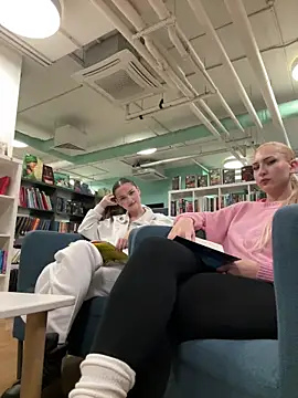 Snapshot of BimboTwiins chatting on 11-21-25, 01:10 BimboTwiins online show from 11-21-25, 01:10