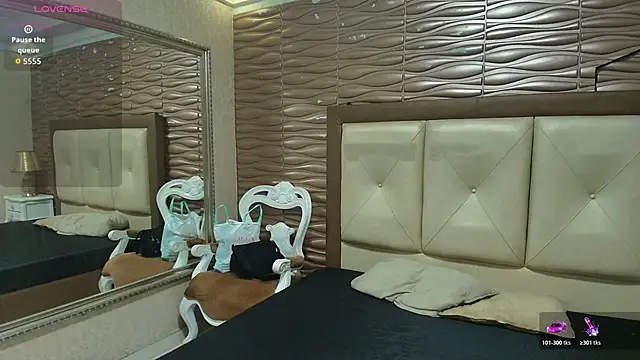 Snapshot of Madyscarlett chatting on 11-24-25, 12:05 Madyscarlett online show from 11-24-25, 12:05