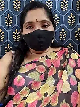 Snapshot of Soni-queen chatting on 11-21-25, 04:38 Soni-queen online show from 11-21-25, 04:38