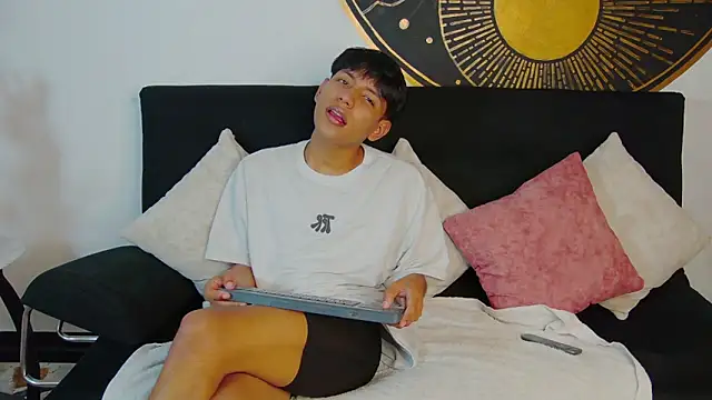 Snapshot of Liam_Sinclair chatting on 02-17-26, 08:37 Liam Sinclair online show from 02-17-26, 08:37