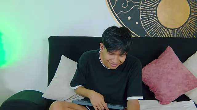 Snapshot of Liam_Sinclair chatting on 02-20-26, 07:58 Liam Sinclair online show from 02-20-26, 07:58