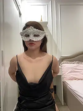 Snapshot of Queen-of-Love chatting on 05-26-26, 10:00 Queen-of-Love online show from 05-26-26, 10:00