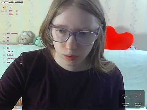 Snapshot of LustfulSarah chatting on 05-17-26, 07:32 LustfulSarah online show from 05-17-26, 07:32