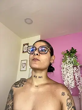 LauraRaider online show from 07-17-26, 10:03