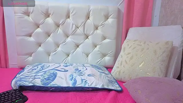 Snapshot of Malia_fox chatting on 02-06-26, 05:49 Malia fox online show from 02-06-26, 05:49