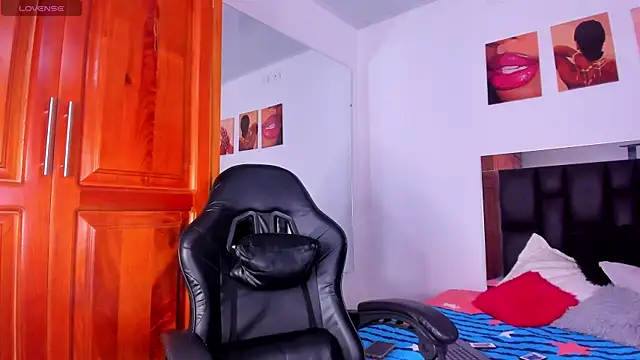 ValeryTs1 online show from 04-10-26, 06:23