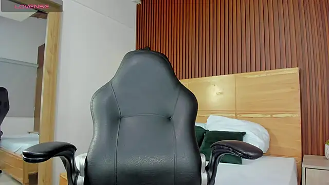 zully28  online show from 11-27-25, 12:07