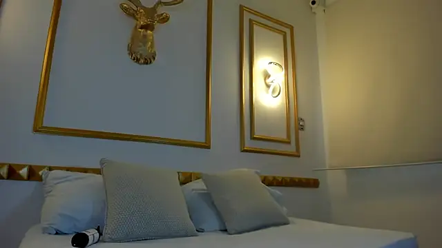 zully28  online show from 12-19-25, 12:12